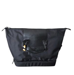 Tracker Travel Duffel Bag Black Carry-On Weekender USB Charging Port Shoe NWT